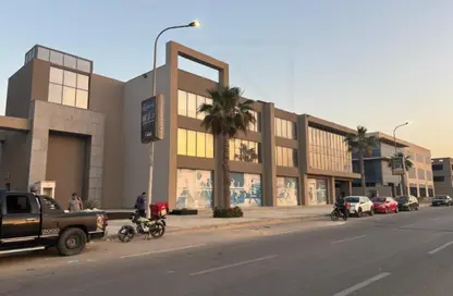 محل تجاري - استوديو - 4 حمامات للايجار في ذا لين - محور 26 يوليو - الشيخ زايد - الجيزة