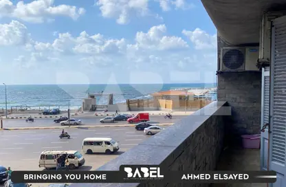شقة - 3 غرف نوم - 2 حمامات للبيع في شارع الاقبال - لوران - حي شرق - الاسكندرية