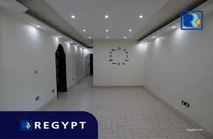 Office Space - Studio - 3 Bathrooms for rent in El Laselky St. - Hay El Maadi - Cairo