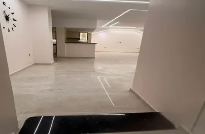 شقة - 3 غرف نوم - 2 حمامات للبيع في الحي السابع - الشيخ زايد - الجيزة