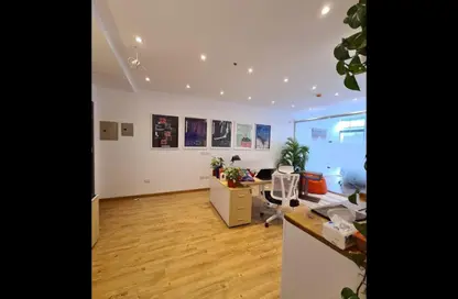 مساحات مكتبية - استوديو - 1 حمام للايجار في ذا جيت بلازا مول - الحي العاشر - الشيخ زايد - الجيزة