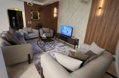 Villa - 5 Bedrooms - 5 Bathrooms for rent in Mena Residence - South Investors Area - New Cairo City - Cairo