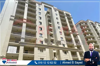 Apartment - 3 Bedrooms - 2 Bathrooms for sale in Madkhal Sharkt Al Nakhl Wa Al Handasa St. - Smouha - Hay Sharq - Alexandria