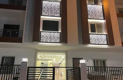 شقة - 3 غرف نوم - 3 حمامات للبيع في الحي الثامن - الشيخ زايد - الجيزة