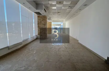 محل تجاري - استوديو - 2 حمامات للايجار في شارع ال ٩٠ الجنوبي - شارع التسعين الجنوبي - التجمع الخامس - مدينة القاهرة الجديدة - القاهرة