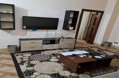 Apartment - 2 Bedrooms - 1 Bathroom for rent in Sayed Al Bakry St. - Zamalek - Cairo