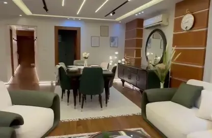 شقة - 3 غرف نوم - 3 حمامات للبيع في شارع سوريا - المهندسين - الجيزة