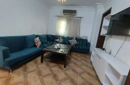 Apartment - 2 Bedrooms - 1 Bathroom for rent in Sayed Al Bakry St. - Zamalek - Cairo