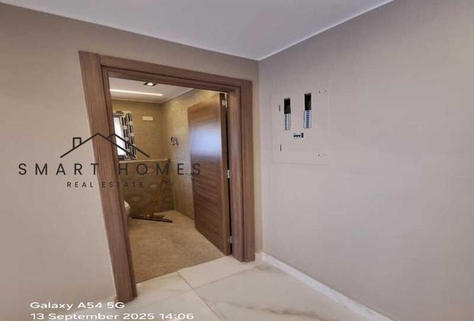 8073435 - Property Image 3