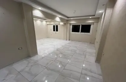 شقة - 2 غرف نوم - 1 حمام للبيع في شارع احمد فخري - المنطقة السادسة - مدينة نصر - القاهرة