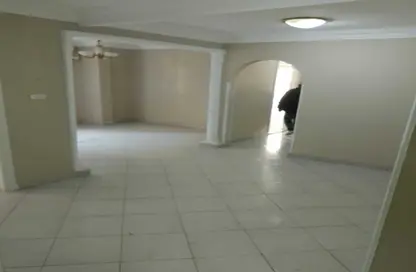 Apartment - 3 Bedrooms - 1 Bathroom for rent in Bahgat Ali St. (Ebn Al Nabeh) - Zamalek - Cairo