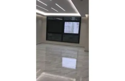 شقة - 3 غرف نوم - 2 حمامات للبيع في شارع الاعناب - المهندسين - الجيزة