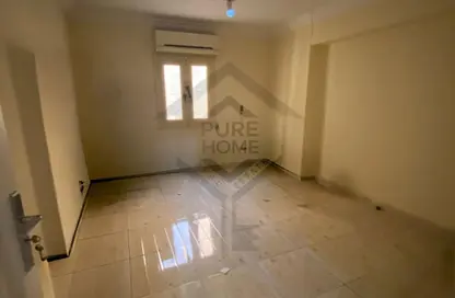 شقة - 3 غرف نوم - 2 حمامات للبيع في شارع عمر المختار - جناكليس - حي شرق - الاسكندرية