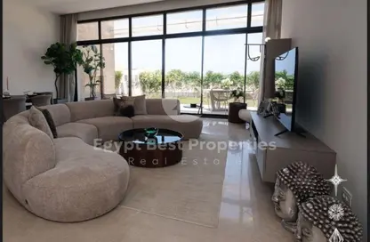 Villa - 6 Bedrooms - 5 Bathrooms for sale in Mivida - 5th Settlement Compounds - The 5th Settlement - New Cairo City - Cairo