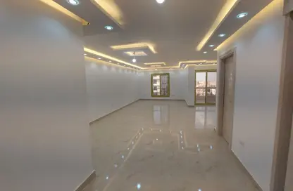 Apartment - 4 Bedrooms - 3 Bathrooms for sale in Ezz Al Din Taha St. - 1st Zone - Nasr City - Cairo