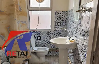 Apartment - 2 Bedrooms - 2 Bathrooms for sale in Hafez Ramadan St. - 6th Zone - Nasr City - Cairo
