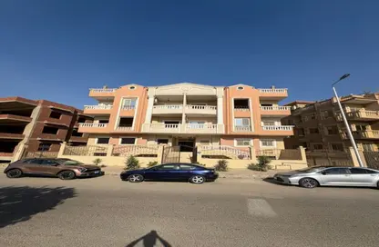 Apartment - 3 Bedrooms - 3 Bathrooms for sale in 5th Neighborhood - 3rd District East - Shorouk City - Cairo