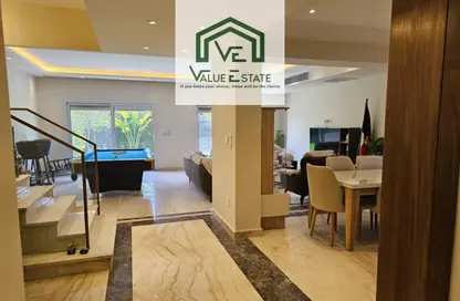 Townhouse - 3 Bedrooms - 4 Bathrooms for sale in Etapa - Sheikh Zayed Compounds - Sheikh Zayed City - Giza
