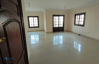 Apartment - 3 Bedrooms - 2 Bathrooms for rent in Al Shaimaa St. - Area F - Ganoob El Acadimia - New Cairo City - Cairo