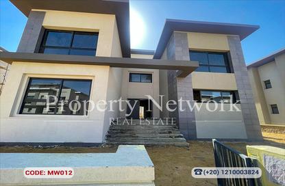 Villa - 5 Bedrooms - 4 Bathrooms for sale in Swan Lake Residence - 5th Settlement Compounds - The 5th Settlement - New Cairo City - Cairo