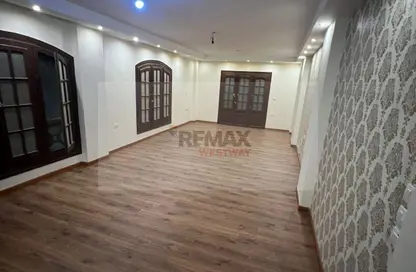 شقة - 3 غرف نوم - 3 حمامات للايجار في 6 ويست - بيفرلي هيلز - كمبوندات الشيخ زايد - الشيخ زايد - الجيزة