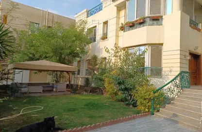 فيلا - 5 غرف نوم - 5 حمامات للبيع في شارع محمد حسين محمود - المنطقة ه - حى جنوب الاكايمية - مدينة القاهرة الجديدة - القاهرة