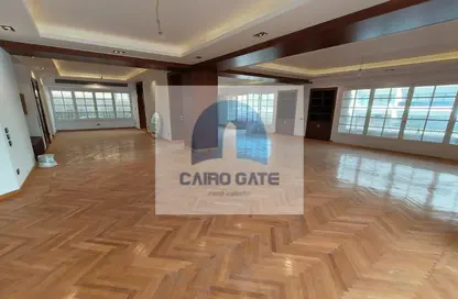 Apartment - 5 Bedrooms - 3 Bathrooms for sale in Sarayat Al Maadi - Hay El Maadi - Cairo