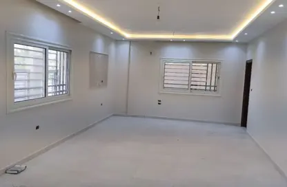 شقة - 3 غرف نوم - 3 حمامات للايجار في شارع الجزيرة - المستثمرين الجنوبية - مدينة القاهرة الجديدة - القاهرة