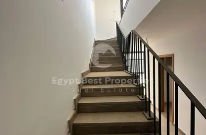 منزل مزدوج - 3 غرف نوم - 3 حمامات للبيع في كمبوند البروج - كمبوندات الشروق - مدينة الشروق - القاهرة