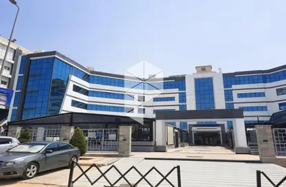 Clinic - Studio - 3 Bathrooms for rent in V90 - North Teseen St. - The 5th Settlement - New Cairo City - Cairo