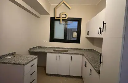 شقة - 2 غرف نوم - 2 حمامات للايجار في أو ويست - كمبوندات 6 أكتوبر - مدينة 6 أكتوبر - الجيزة