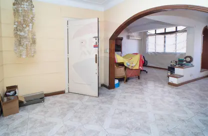 Apartment - 4 Bedrooms - 2 Bathrooms for sale in Abdel Salam Aref St. - Glim - Hay Sharq - Alexandria