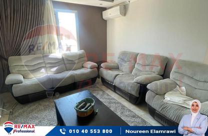 شقة - 3 غرف نوم - 2 حمامات للايجار في شارع سانت جين - كفر عبده - رشدي - حي شرق - الاسكندرية