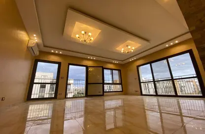 شقة - 2 غرف نوم - 3 حمامات للايجار في ذا كورت ياردز - كمبوندات الشيخ زايد - الشيخ زايد - الجيزة