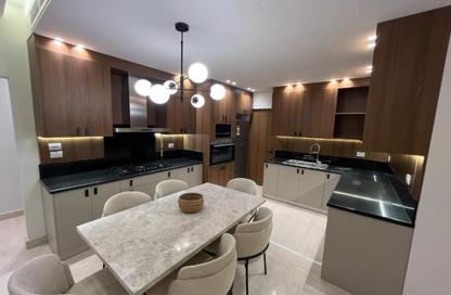 Apartment - 2 Bedrooms - 2 Bathrooms for sale in Lake View Residence - 5th Settlement Compounds - The 5th Settlement - New Cairo City - Cairo