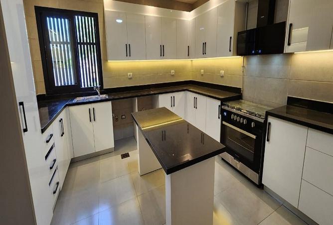 8025345 - Property Image 2