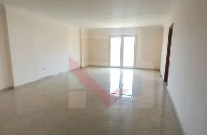 شقة - 3 غرف نوم - 3 حمامات للبيع في شارع كفر عبده - كفر عبده - رشدي - حي شرق - الاسكندرية
