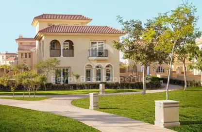 Villa - 5 Bedrooms - 6 Bathrooms for sale in Hyde Park - New Cairo City - Cairo