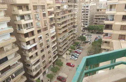 شقة - 3 غرف نوم - 2 حمامات للبيع في شارع هشام لبيب - المنطقة الثامنة - مدينة نصر - القاهرة