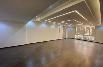 شقة - 3 غرف نوم - 3 حمامات للبيع في شارع سوريا - المهندسين - الجيزة