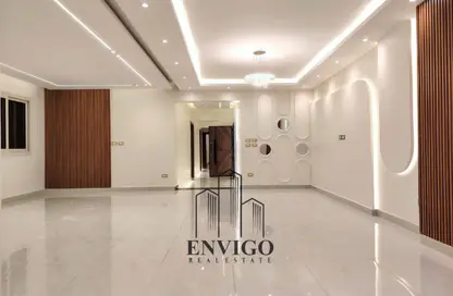 شقة - 3 غرف نوم - 2 حمامات للبيع في شارع محمد طلعت سالم - المنطقة الأولى - مدينة نصر - القاهرة