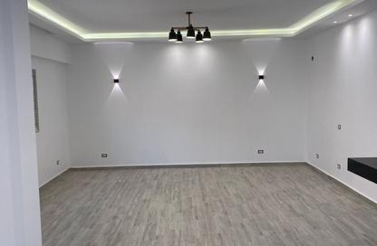 Apartment - 3 Bedrooms - 2 Bathrooms for sale in South Teseen St. - The 5th Settlement - New Cairo City - Cairo