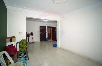 Apartment - 2 Bedrooms - 1 Bathroom for sale in Khaled Ibn Alwaleed St. - Sidi Beshr - Hay Awal El Montazah - Alexandria