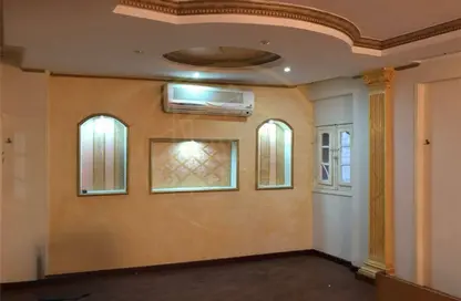 Apartment - 3 Bedrooms - 1 Bathroom for sale in Gleim Square - Glim - Hay Sharq - Alexandria
