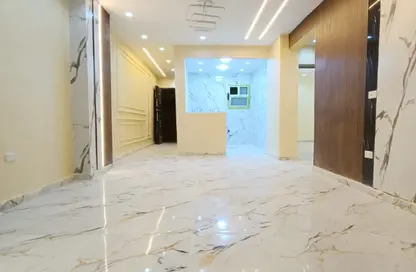شقة - 2 غرف نوم - 2 حمامات للبيع في البوابة الاولي - خوفو - حدائق الاهرام - الجيزة