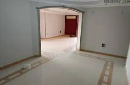 طابق كامل - استوديو - 3 حمامات للايجار في شارع الجمهورية - المنصورة - الدقهلية