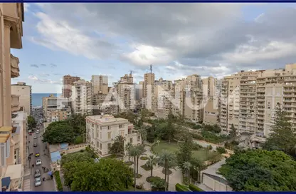 شقة - 3 غرف نوم - 2 حمامات للبيع في شارع تاج الرؤساء - سابا باشا - حي شرق - الاسكندرية