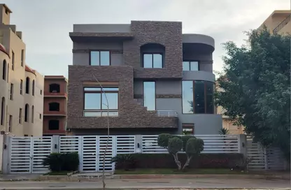 Villa - 5 Bedrooms - 6 Bathrooms for sale in West Somid - 6 October City - Giza