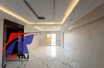 Apartment - 3 Bedrooms - 3 Bathrooms for sale in Mohammed Al Maqref St. - 6th Zone - Nasr City - Cairo