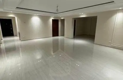 Apartment - 3 Bedrooms - 3 Bathrooms for sale in Village West - Sheikh Zayed Compounds - Sheikh Zayed City - Giza